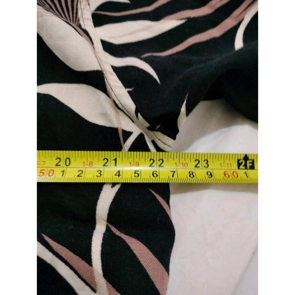Cubavera Men's Large Rayon Hawaiian Shirt Black‎ Tan Palm Leaf Tropical Floral L - Picture 3 of 10